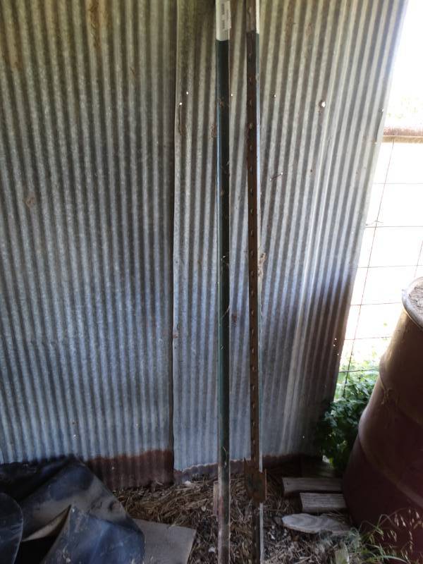 lot 2066 image: 2 T post
