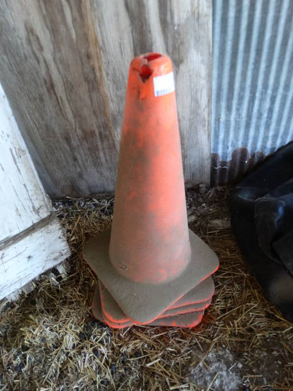 lot 2068 image: 4 safety cones