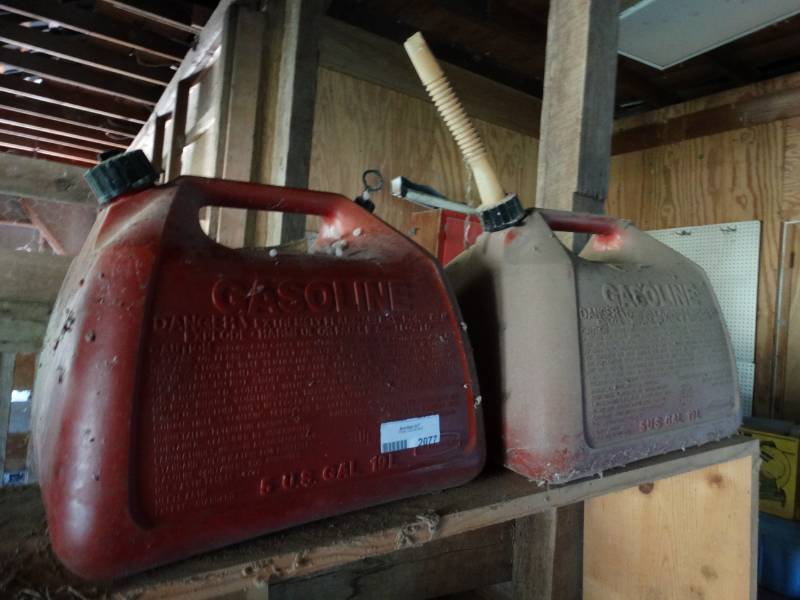 lot 2077 image: 2- 5 gallon gas cans