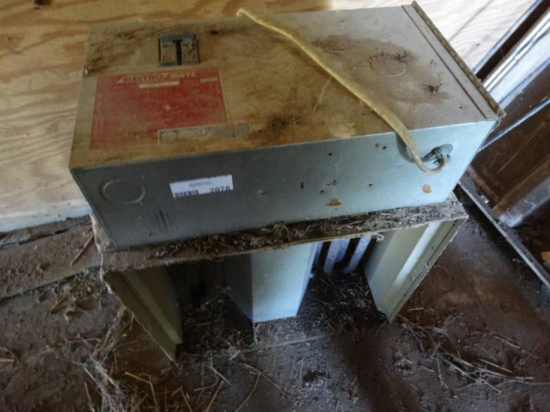 lot 2078 image: Electro-Mate heater