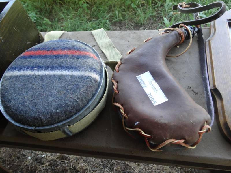 lot 2095 image: 2 canteens