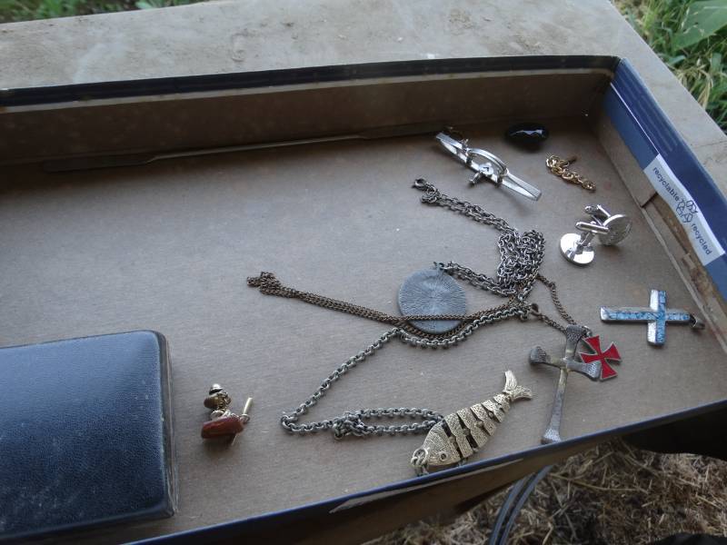lot 2104 image: Lot of various jewelry & medical tools