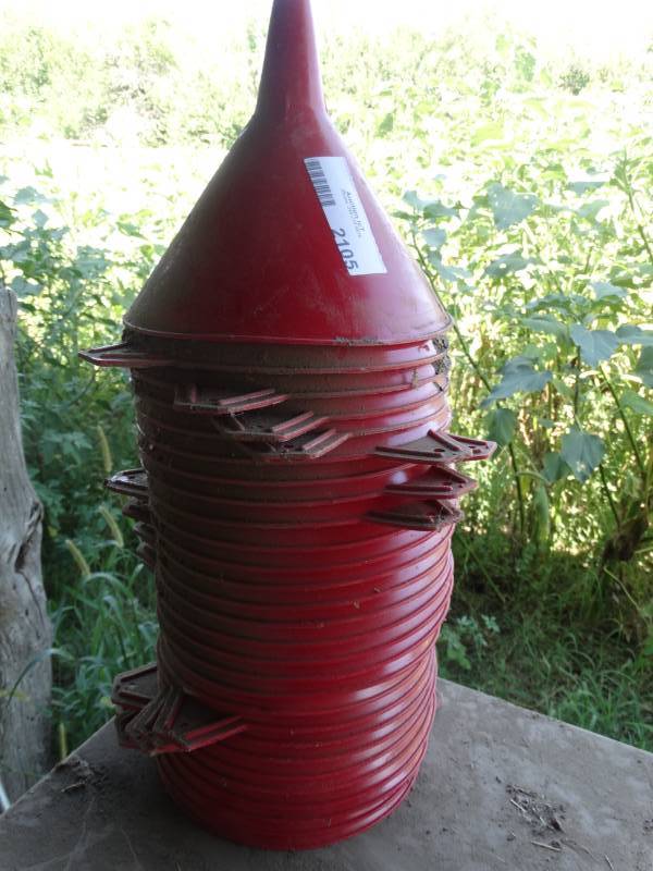 lot 2105 image: Stack of new plastic funnels
