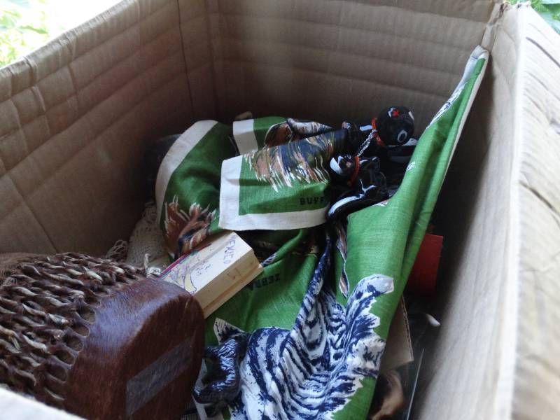 lot 2107 image: Box of various collectibles