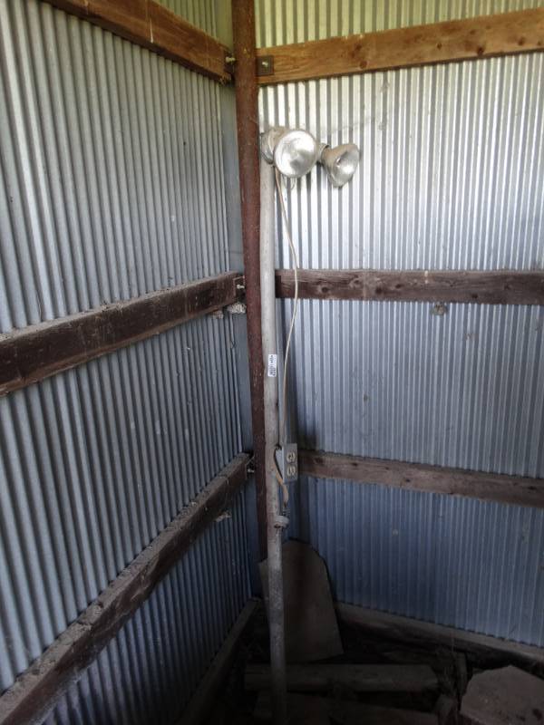 lot 2616 image: Work light on pole