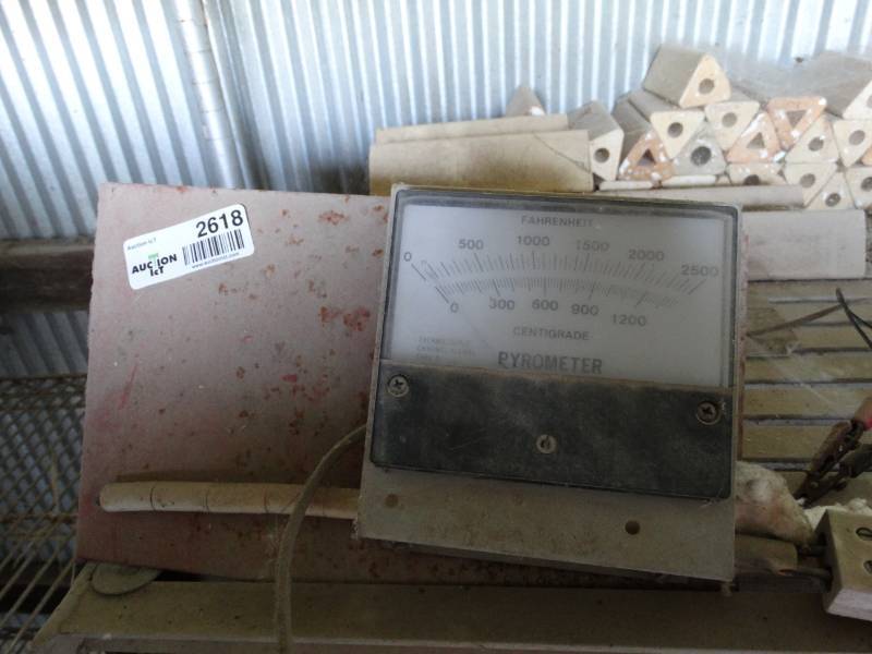 lot 2618 image: Pyrometer