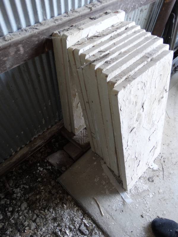 lot 2621 image: Lot of 12 pcs kiln furniture