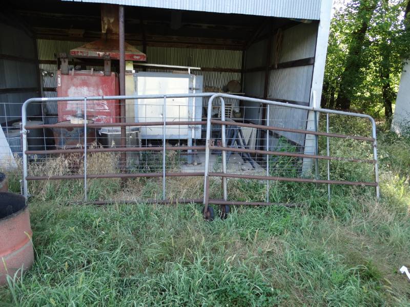 lot 2625 image: 2 farm gates