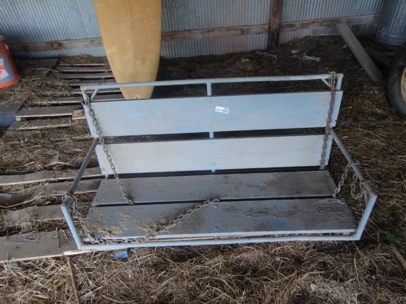 lot 2633 image: Metal frame porch swing