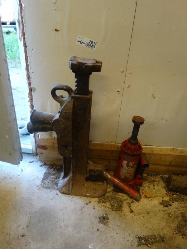 lot 2634 image: 2 jacks