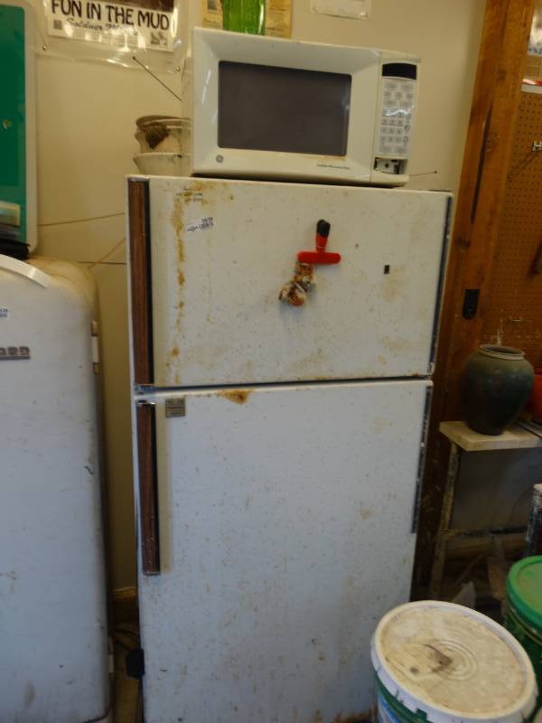 lot 2638 image: Refrigerator & microwave