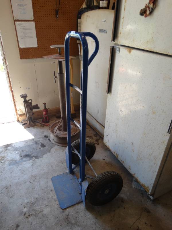 lot 2648 image: 2 wheel dolly