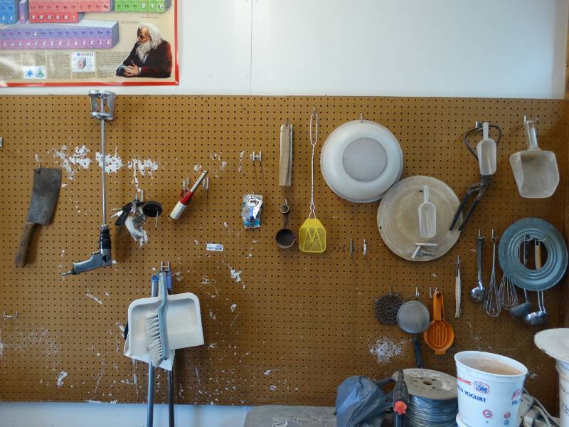 lot 2653 image: Contents on pegboard