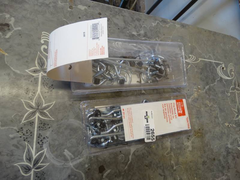 lot 2655 image: 2 peg hook kits