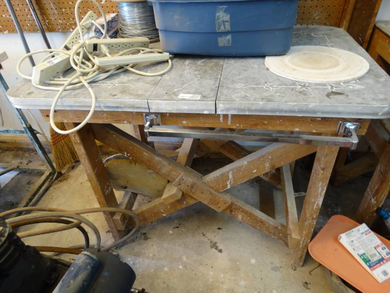 lot 2658 image: Shop table