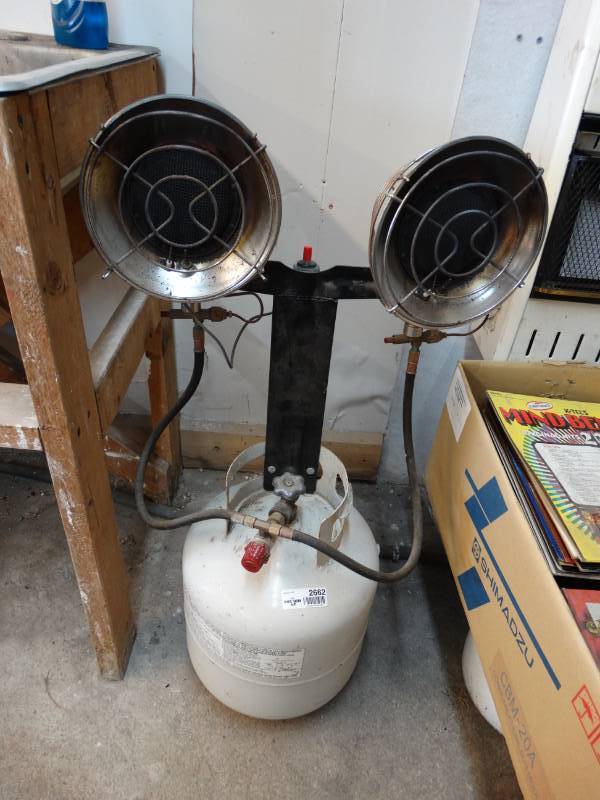 lot 2662 image: Propane tank w heater