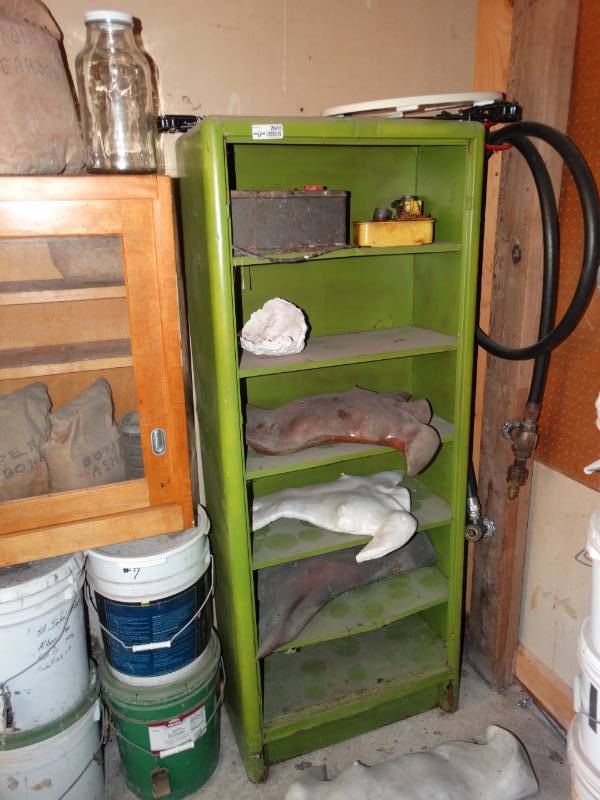 lot 2665 image: Green metal shelf unit