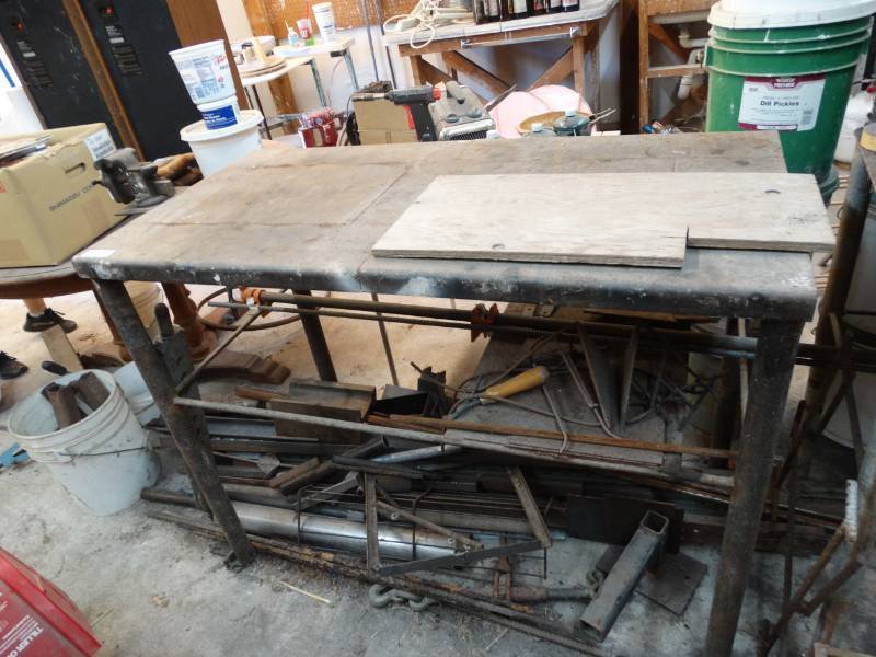 lot 2689 image: Steel shop table w vise