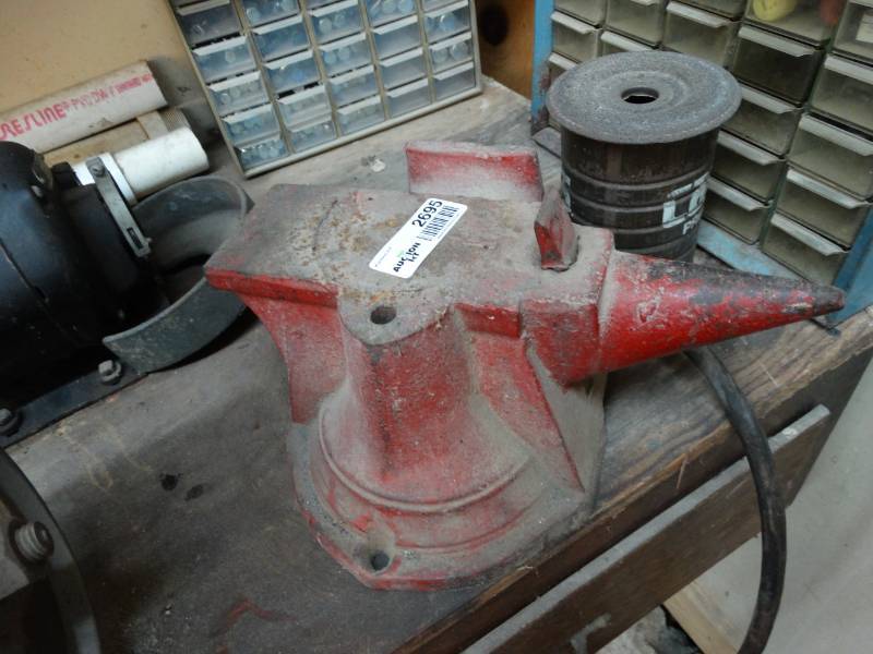 lot 2695 image: Bench top anvil