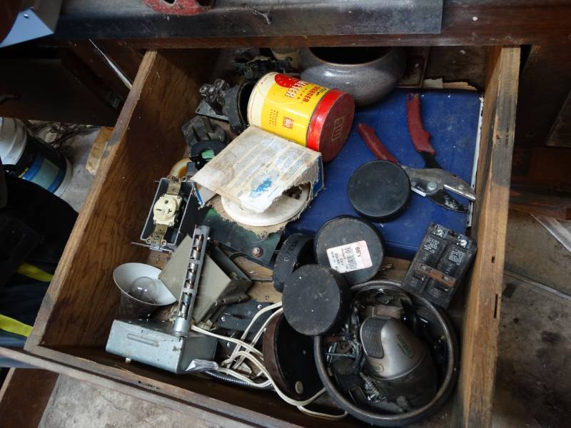 lot 2699 image: Drawer w electrical items