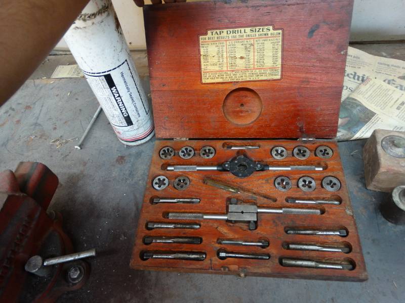 lot 2700 image: Dunlap tap & die set in wood box