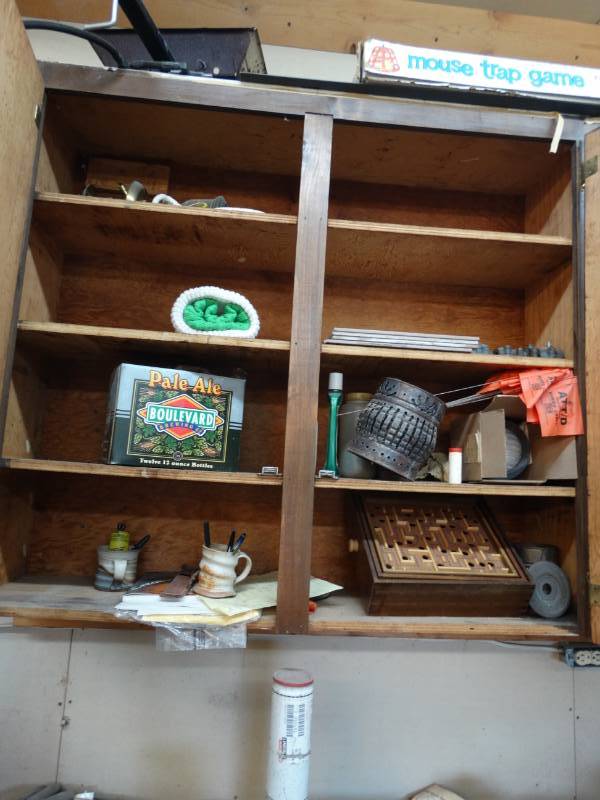 lot 2702 image: Contents of cabinet