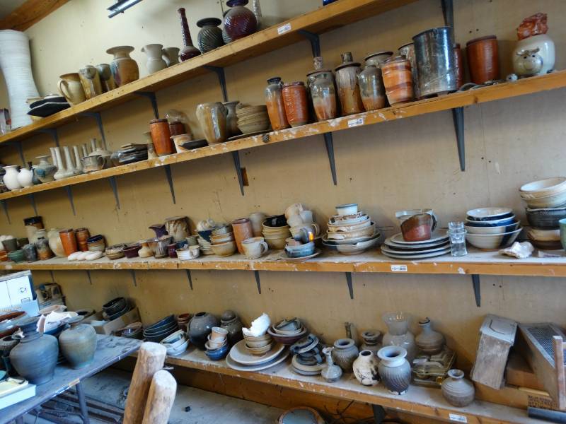 lot 2721 image: Shelf lot of handmade pieces- Potteryceramic