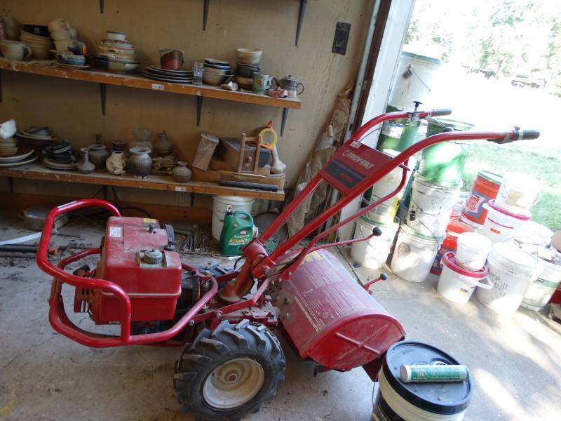 lot 2728 image: Troy-Bilt Horse rototiller gas motor- Large machine