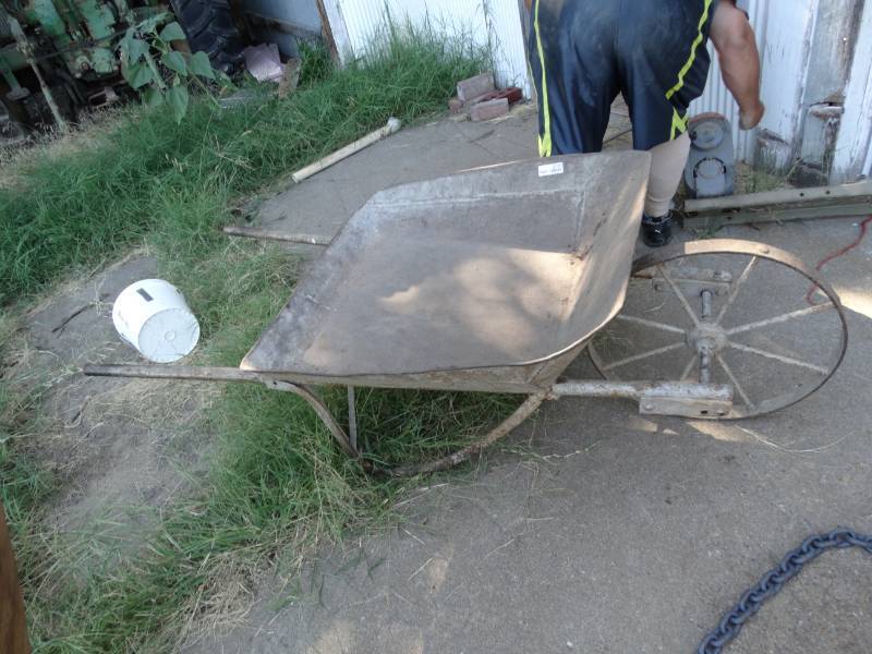 lot 2729 image: Antique metal wheel barrow