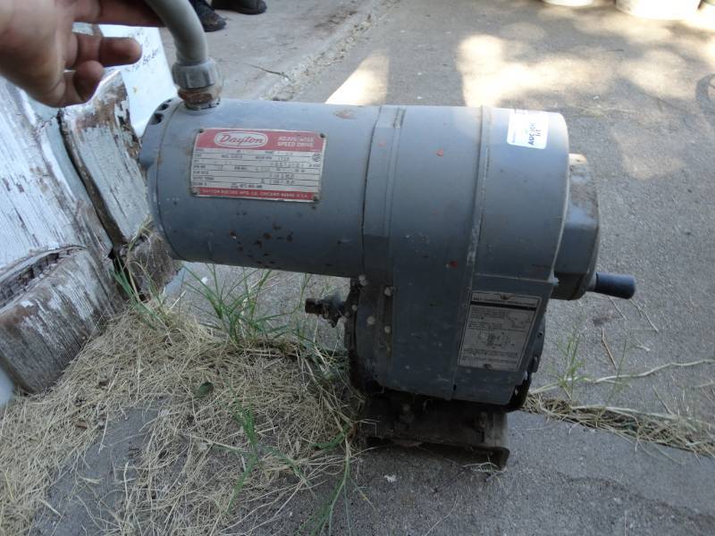 lot 2730 image: Dayton 12 HP electric motor