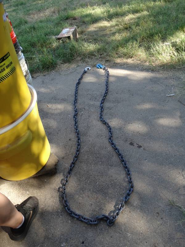 lot 2733 image: Log chain w hook on both ends