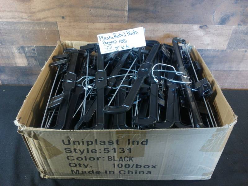 lot 9 image: Plastic Retail Pants Hangers