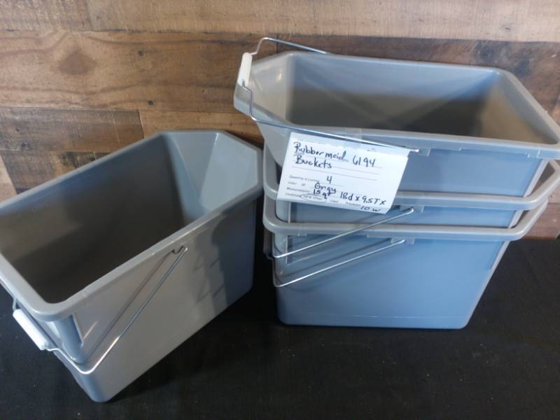 lot 12 image: Rubbermaid 6194 Buckets