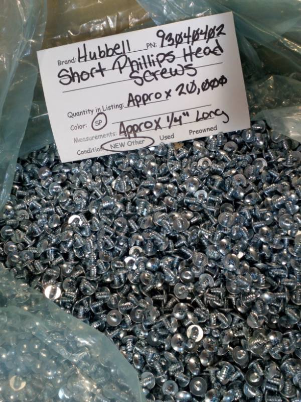 lot 26 image: Hubbell 93040402 Short Phillips Head Screws