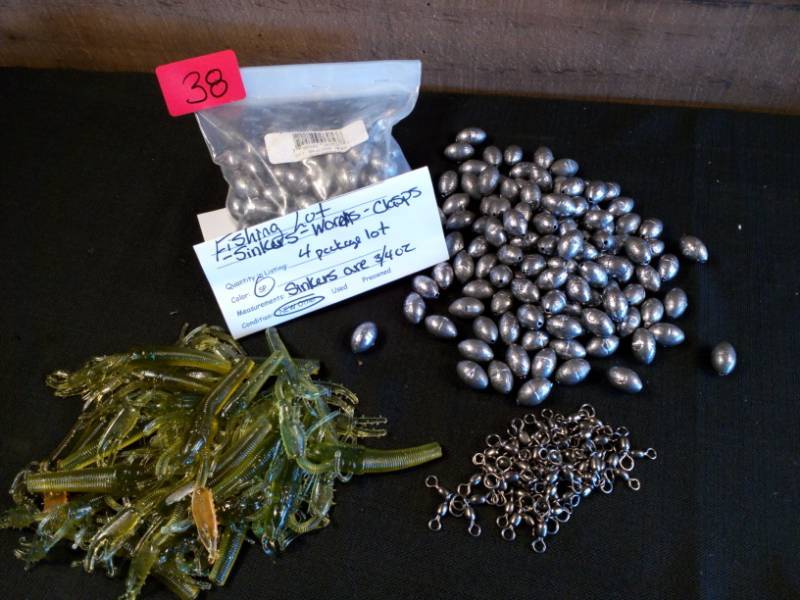 lot 38 image: Fishing Lot Sinkers and Worms