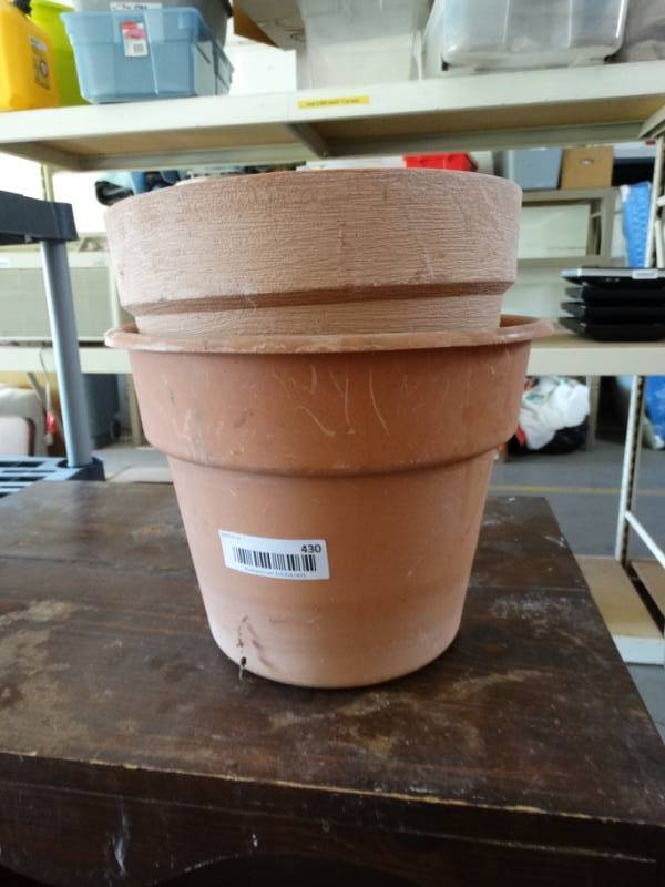 lot 430 image: Flower pots.
