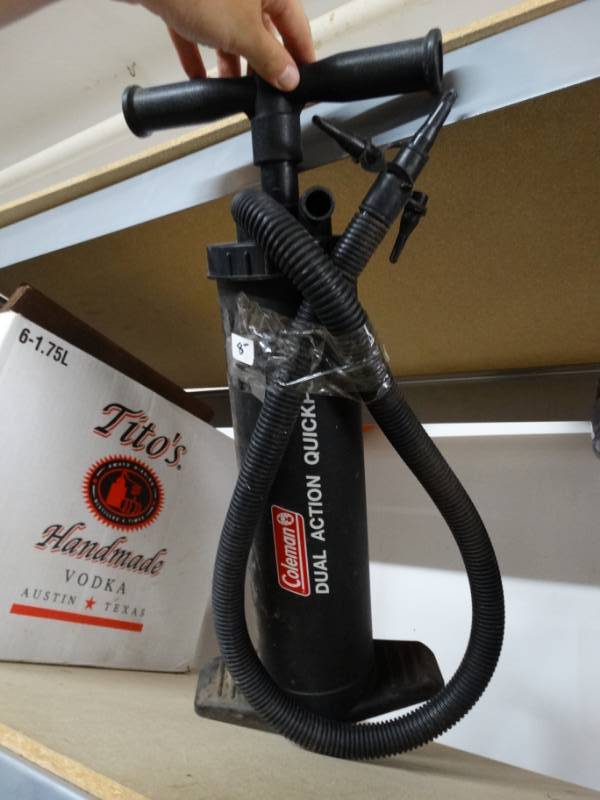lot 432 image: Hand air pump.