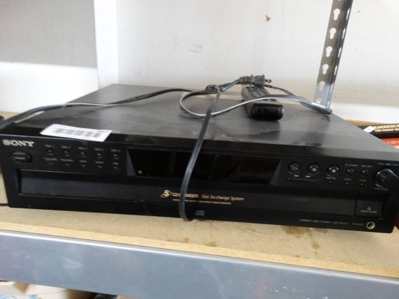 lot 447 image: Sony 5 CD changer.
