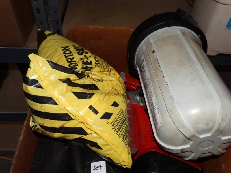 lot 450 image: Lot of various items.