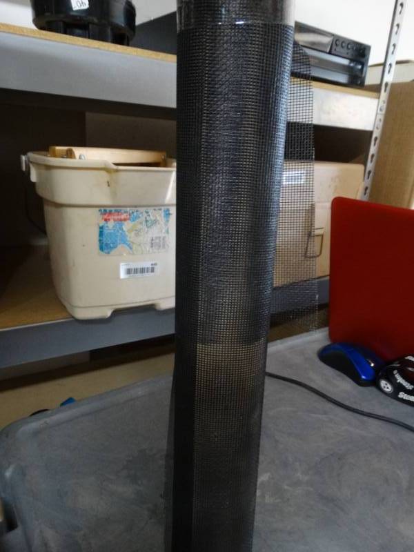 lot 452 image: Screen door screen.