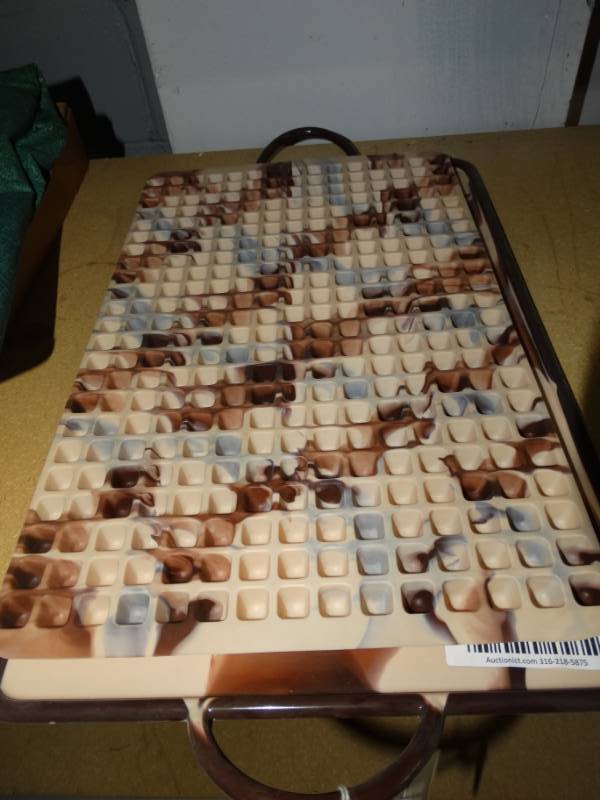 lot 459 image: Rubber tray and ice cube tray.
