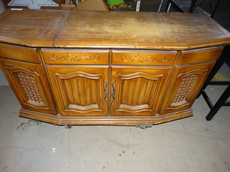 lot 464 image: Classic collection stero design.