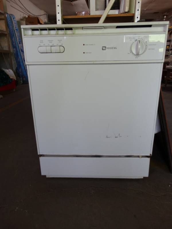 lot 478 image: Maytag dish wahaser.