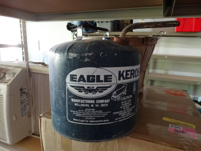 lot 481 image: 5 Gallon kerosene can and bushel basket.