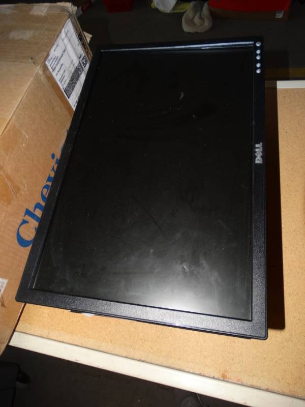 lot 483 image: 4- Dell computer monitors.