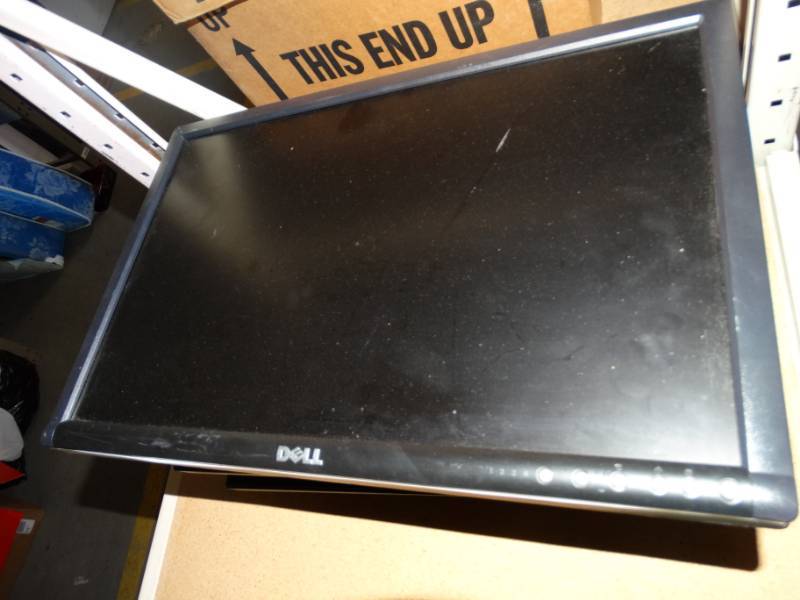lot 484 image: 4- Dell computer monitors.
