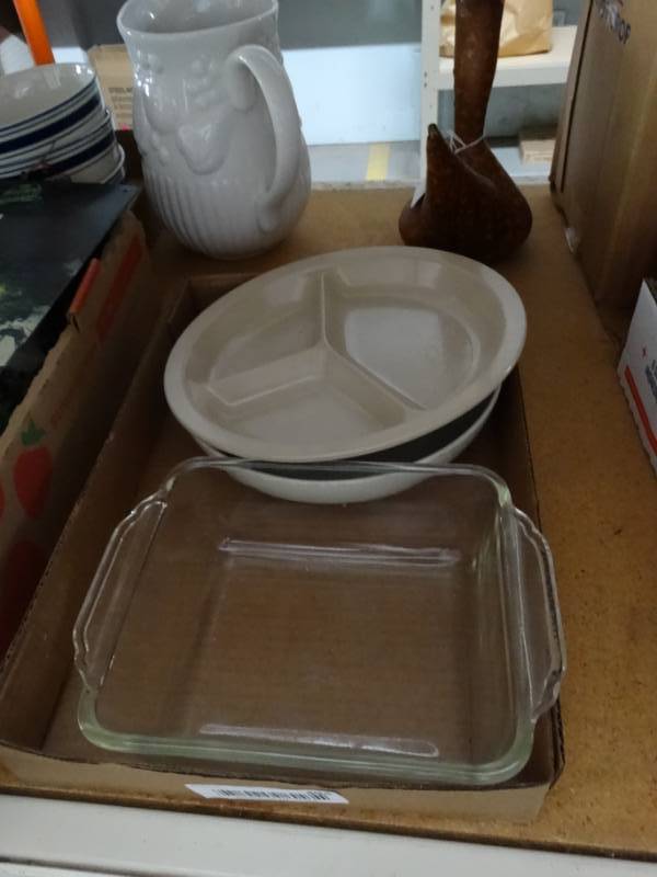 lot 494 image: Lot of kitchen ware.