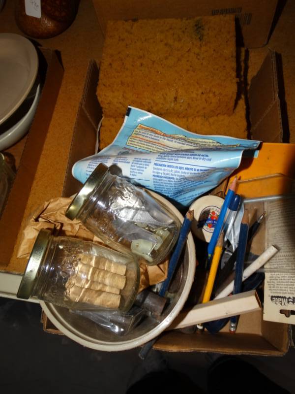 lot 495 image: Lot of sponges, pencils, pens, vase and more.