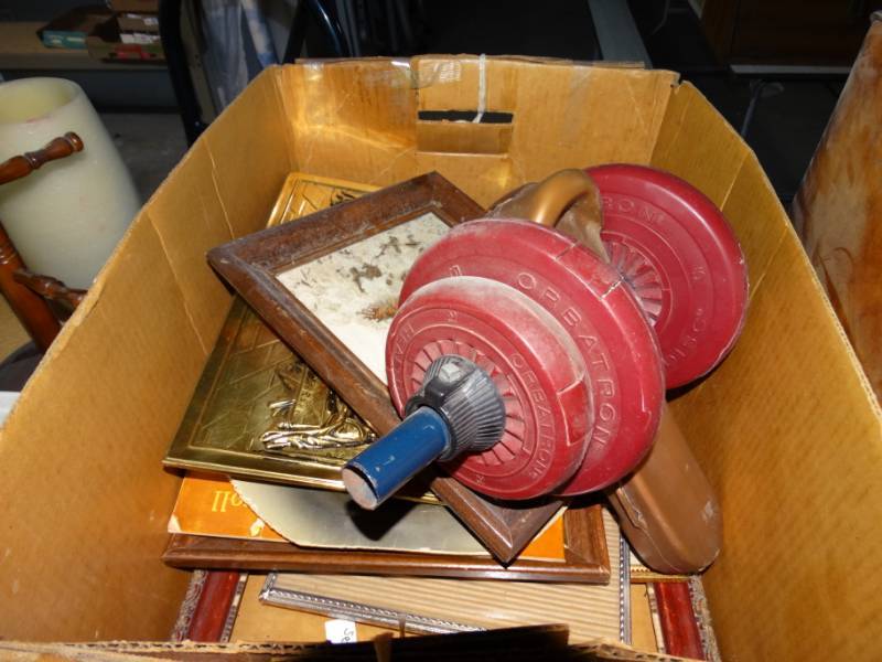 lot 507 image: Lot of picture frames and weights.