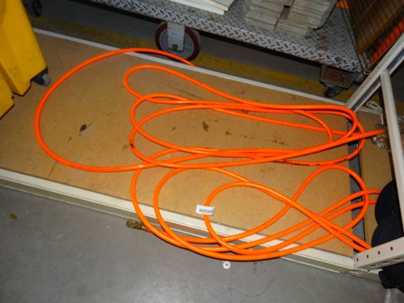 lot 512 image: Air hose 300 psi.